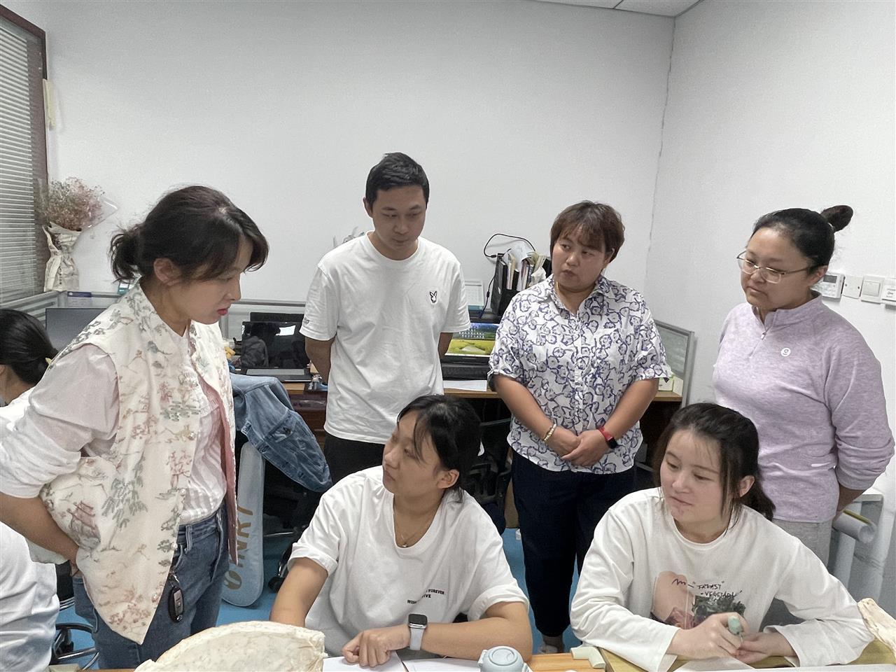 极目新闻：荆楚好老师|将锅碗瓢盆搬进实验室 这群老师兑现了把学生“带起飞”的承诺